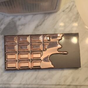 Revolution Beauty I Heart Chocolate Rose Gold Palette. Eyeshadow And Highlighter